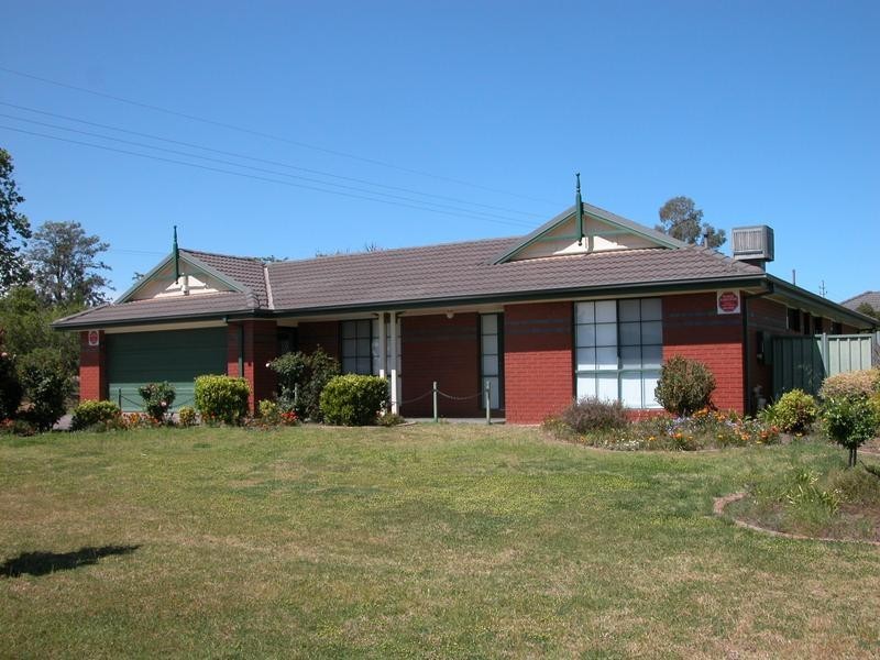 2 Mangrove Crescent, Wagga Wagga NSW 2650