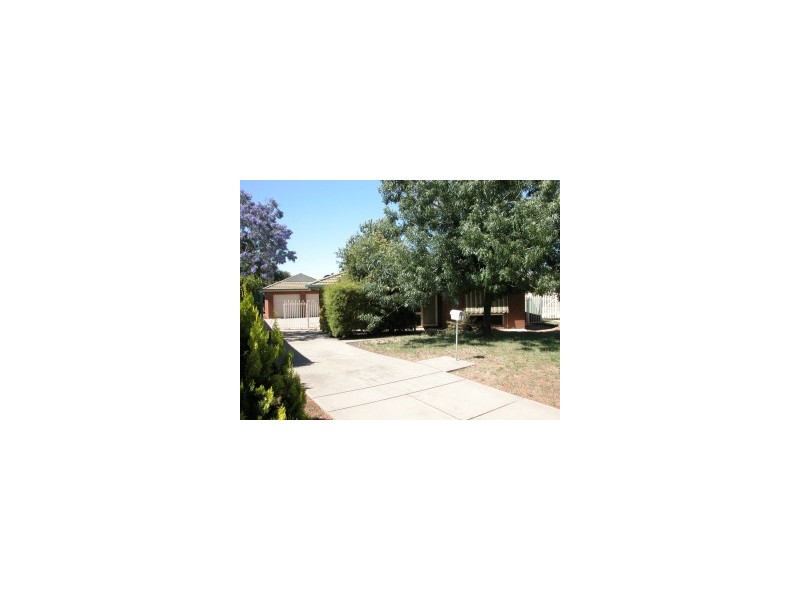 1 Larch Place, Wagga Wagga NSW 2650