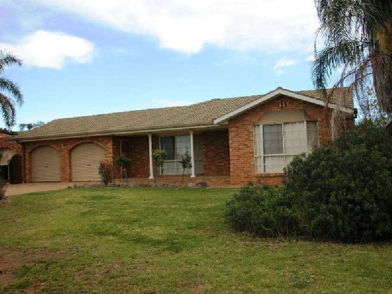 105 Balleroo Crescent, Wagga Wagga NSW 2650