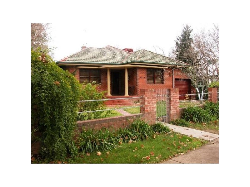 2 Simmons Street, Wagga Wagga NSW 2650
