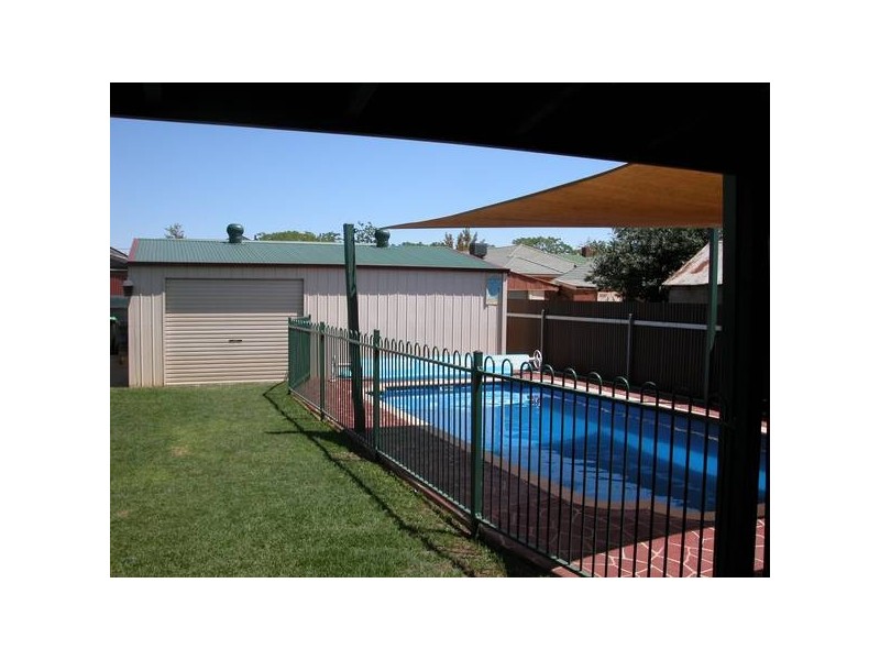 12 Thorne Street, Wagga Wagga NSW 2650