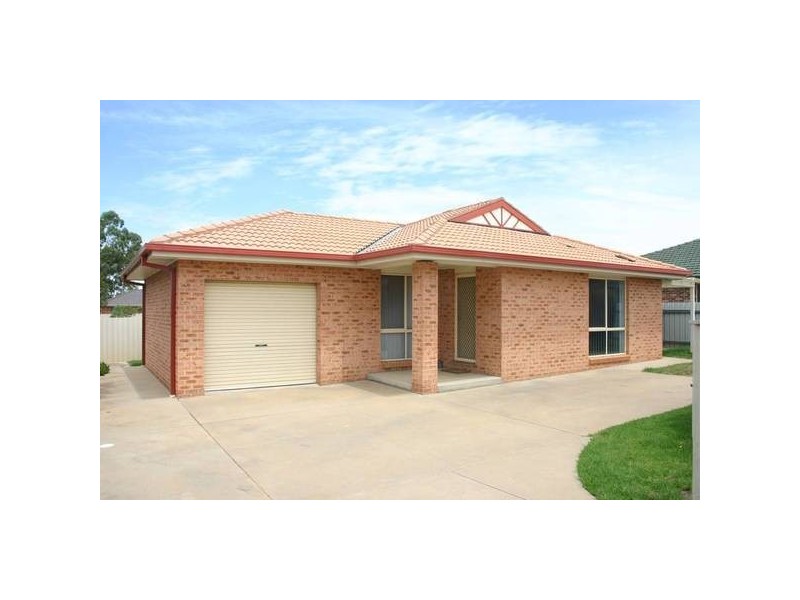2/74 Dalman Parkway, Wagga Wagga NSW 2650
