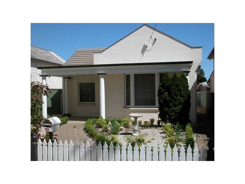 18 Oates Avenue, Wagga Wagga NSW 2650