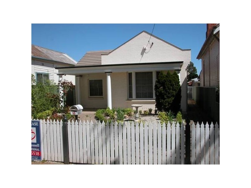 18 Oates Avenue, Wagga Wagga NSW 2650