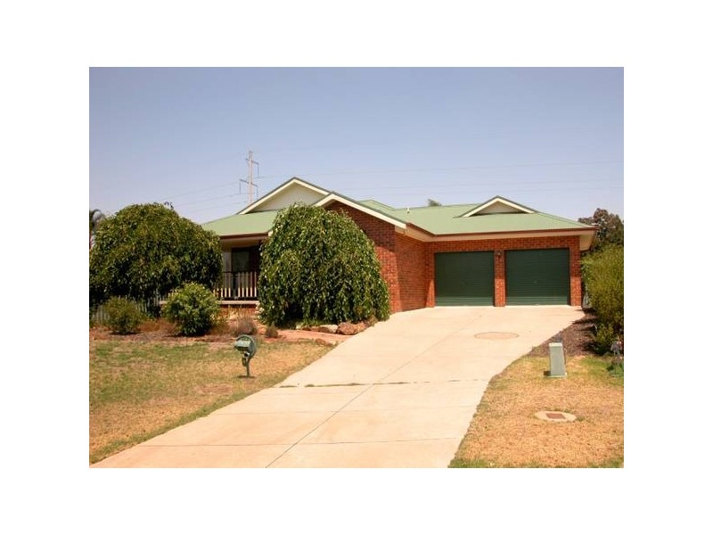 9 Malebo Place, Wagga Wagga NSW 2650