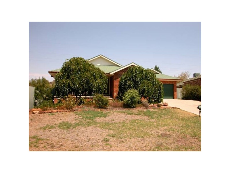 9 Malebo Place, Wagga Wagga NSW 2650