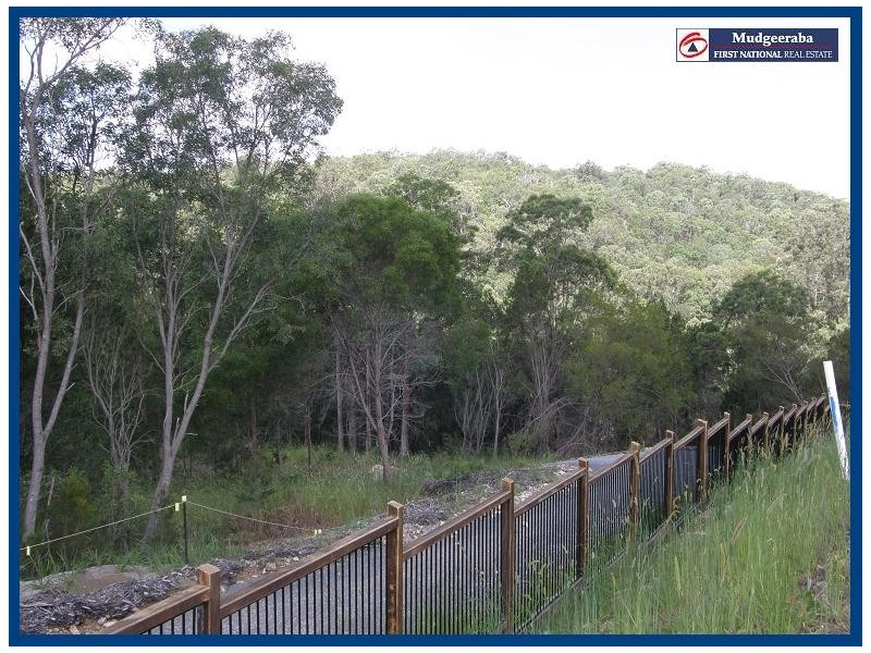 8 Wilcox Close, Reedy Creek QLD 4227