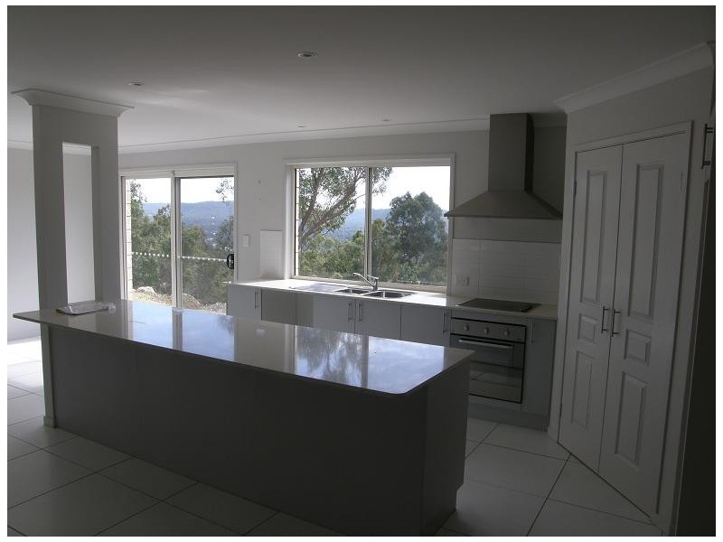 33 Tara Vista Boulevard, Highland Park QLD 4211