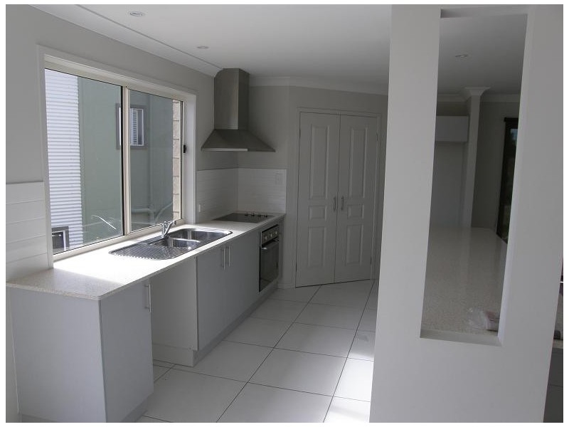 33 Tara Vista Boulevard, Highland Park QLD 4211