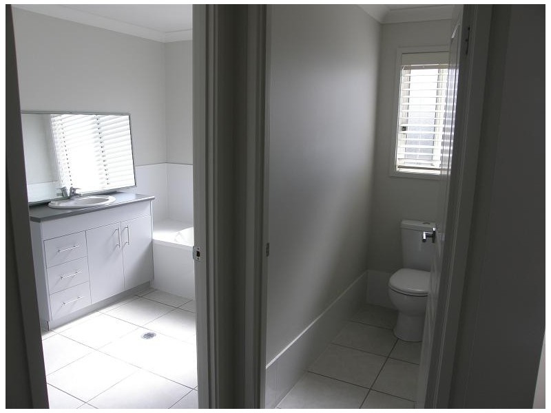 33 Tara Vista Boulevard, Highland Park QLD 4211