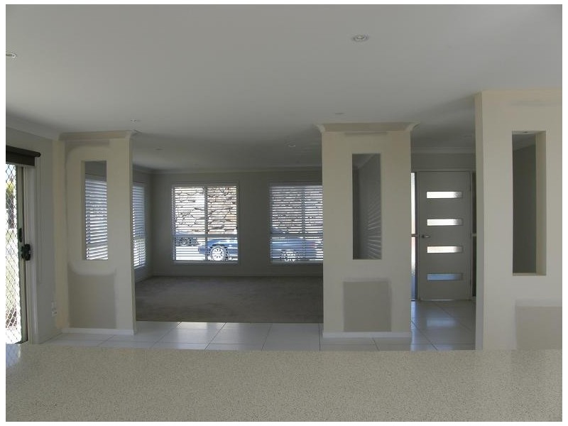 33 Tara Vista Boulevard, Highland Park QLD 4211