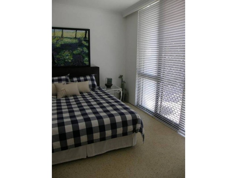 1/6 St Kilda Avenue, Broadbeach QLD 4218