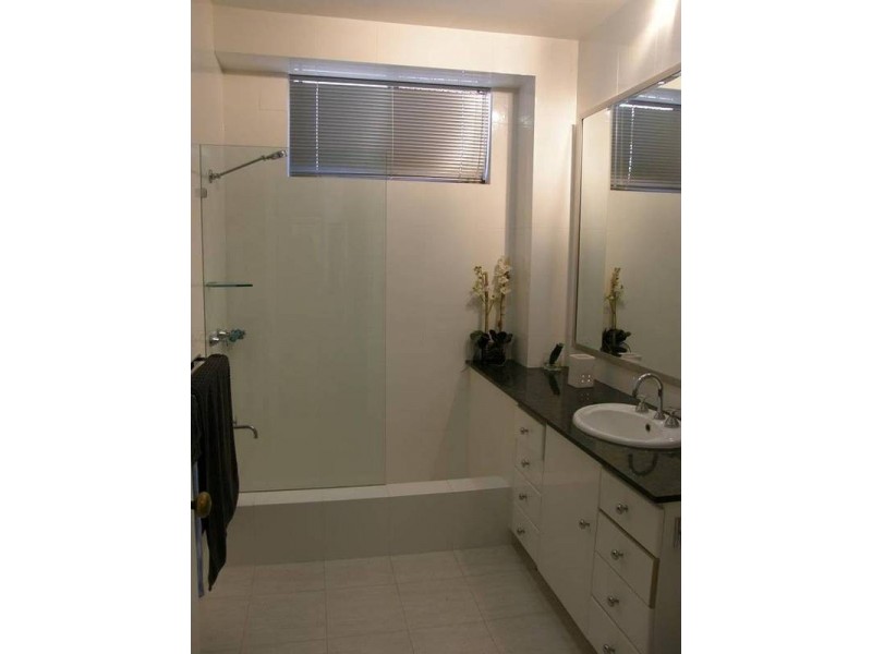 1/6 St Kilda Avenue, Broadbeach QLD 4218