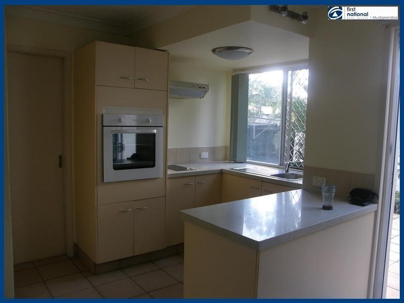 13/2 St Kevins Avenue, Benowa QLD 4217