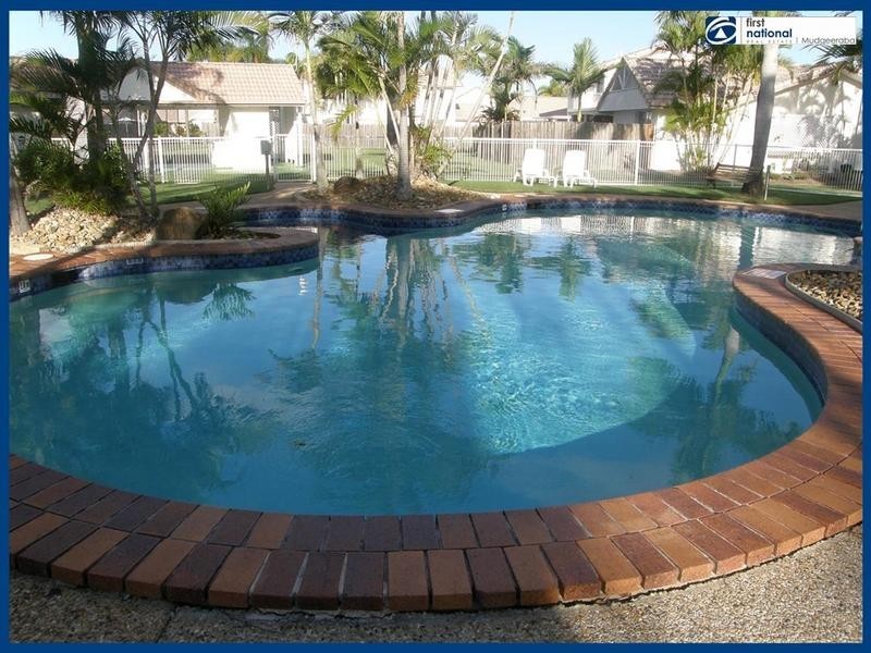 13/2 St Kevins Avenue, Benowa QLD 4217