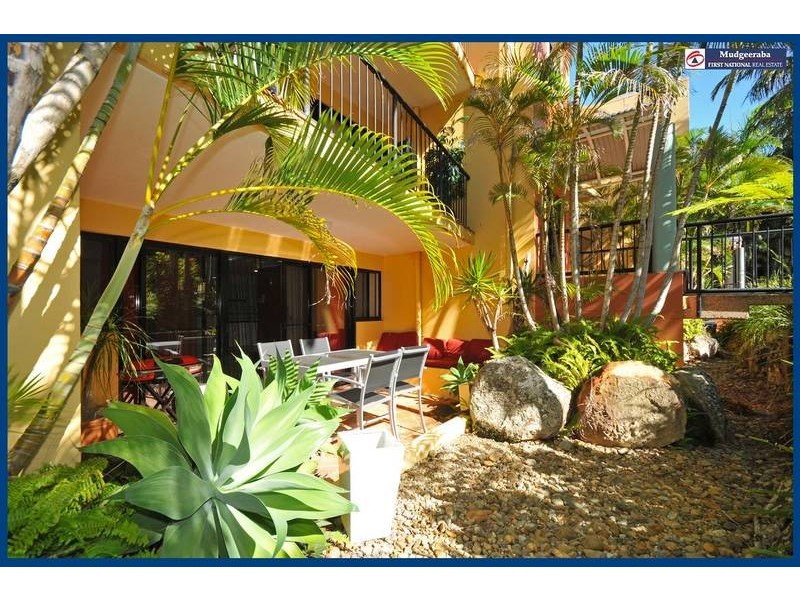 B4/1 Great Hall Drive, Miami QLD 4220