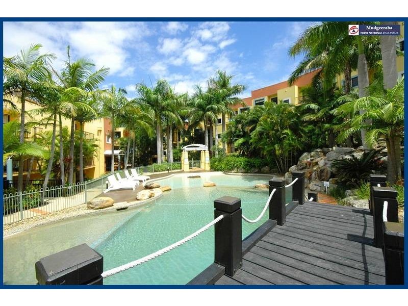 B4/1 Great Hall Drive, Miami QLD 4220