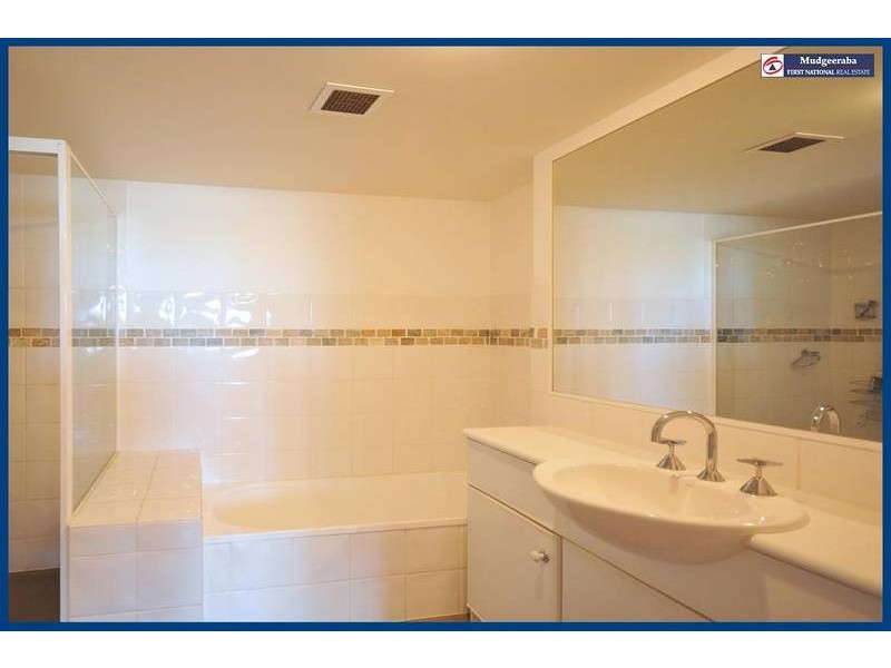 B4/1 Great Hall Drive, Miami QLD 4220
