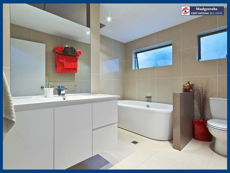 18 Bernborough Place, Mudgeeraba QLD 4213