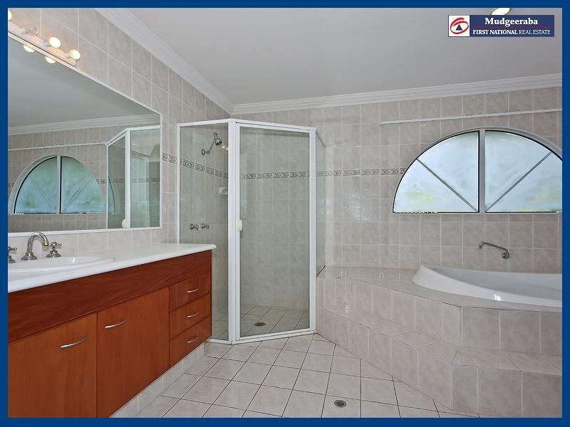 11 Fiddlewood Place, Reedy Creek QLD 4227
