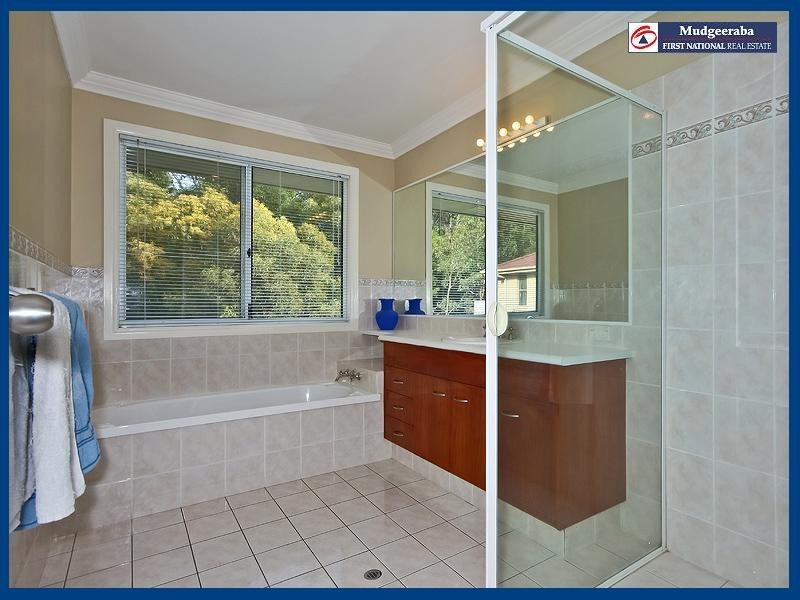 11 Fiddlewood Place, Reedy Creek QLD 4227
