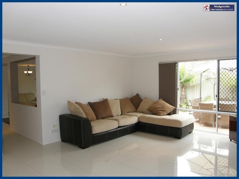 6 Fiddlewood Place, Reedy Creek QLD 4227