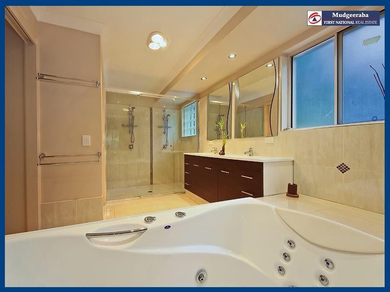 5 Underhill Place, Tallai QLD 4213