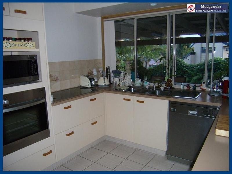 6 Huntingdale Cres, Robina QLD 4226