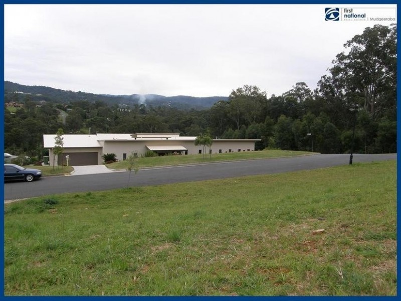 33 Emerson Drive, Bonogin QLD 4213