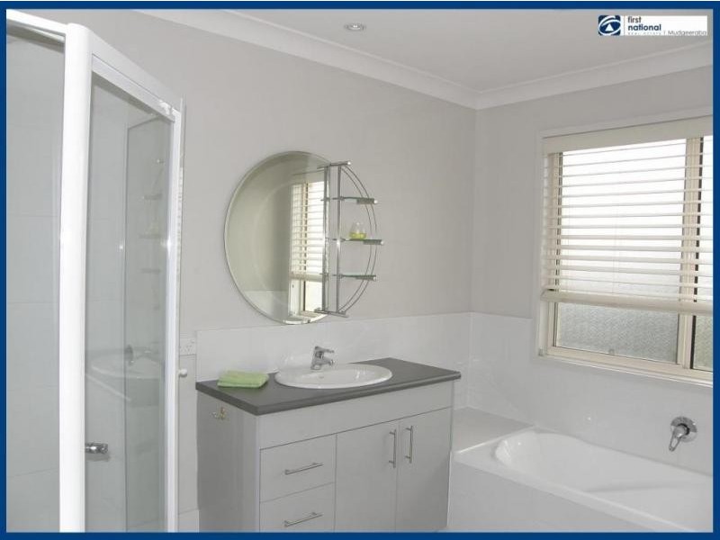 33 Tara Vista Boulevard, Highland Park QLD 4211