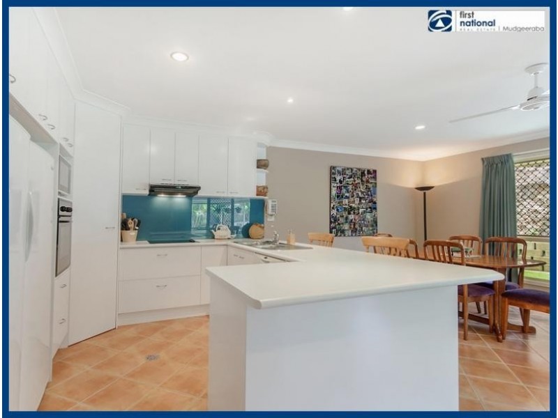 33 Armstrong Way, Highland Park QLD 4211