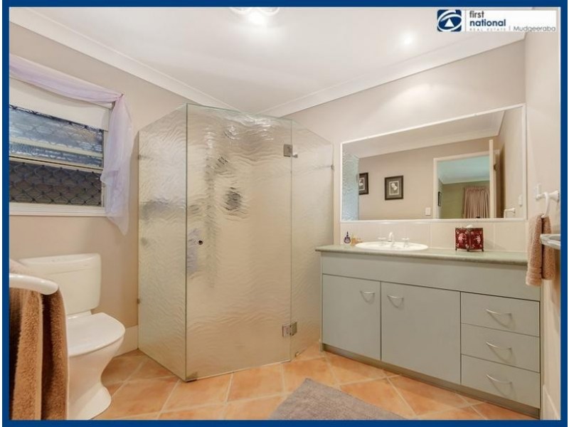 33 Armstrong Way, Highland Park QLD 4211