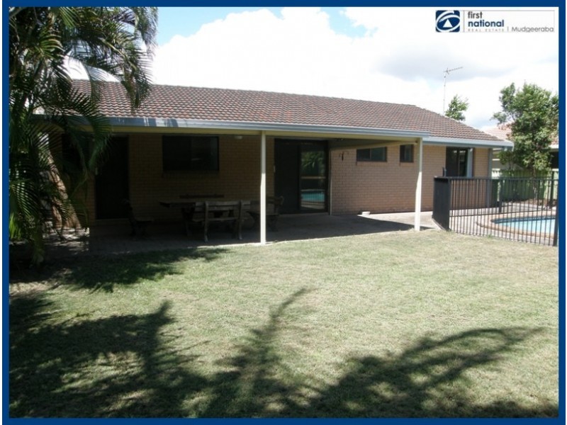 27 Southerly Street, Mermaid Waters QLD 4218