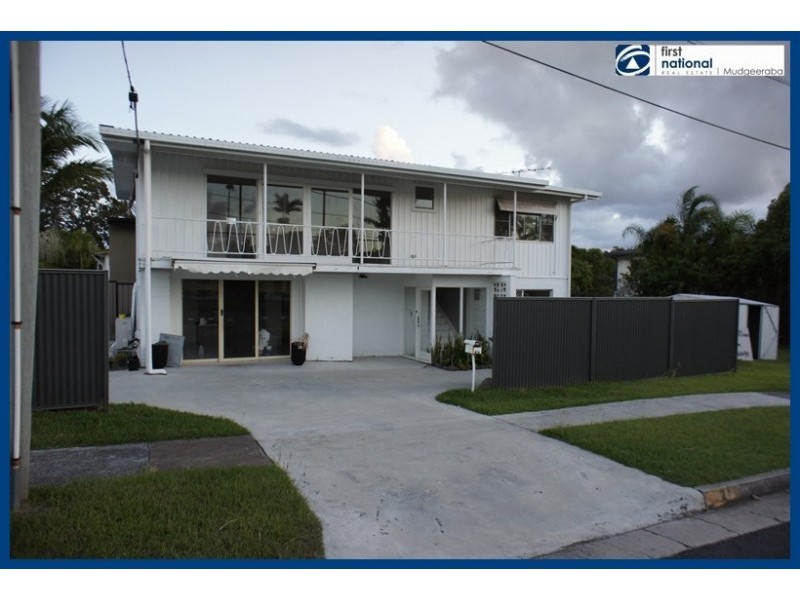 2 Beitz, Labrador QLD 4215