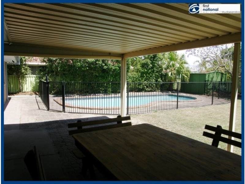 27 Southerly Street, Mermaid Waters QLD 4218