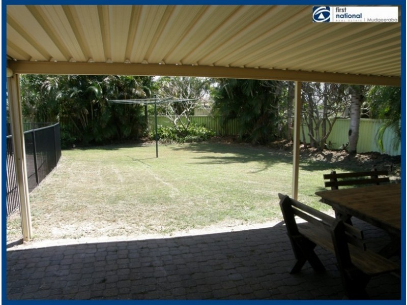 27 Southerly Street, Mermaid Waters QLD 4218