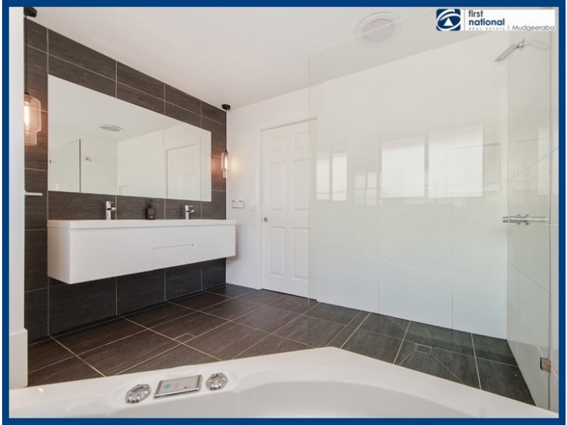 32 Pappas Way, Carrara QLD 4211