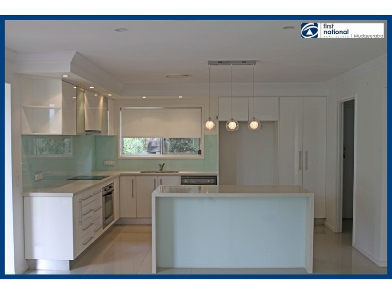 24 Kingfisher Cr, Burleigh Waters QLD 4220