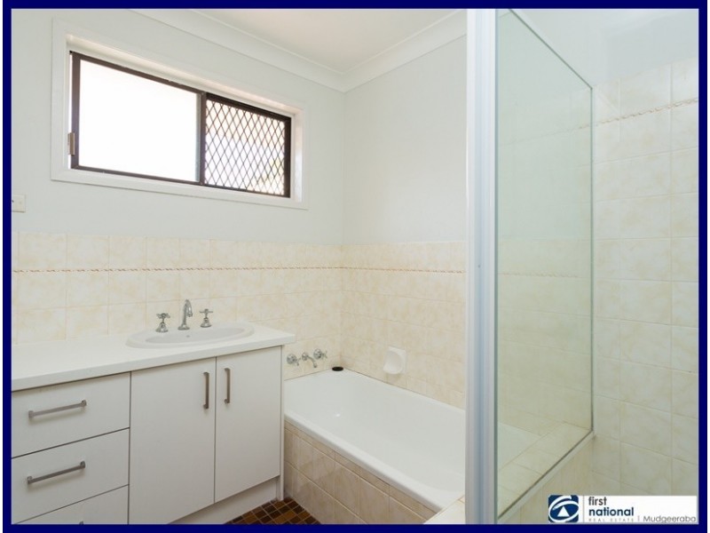27 Southerly Street, Mermaid Waters QLD 4218