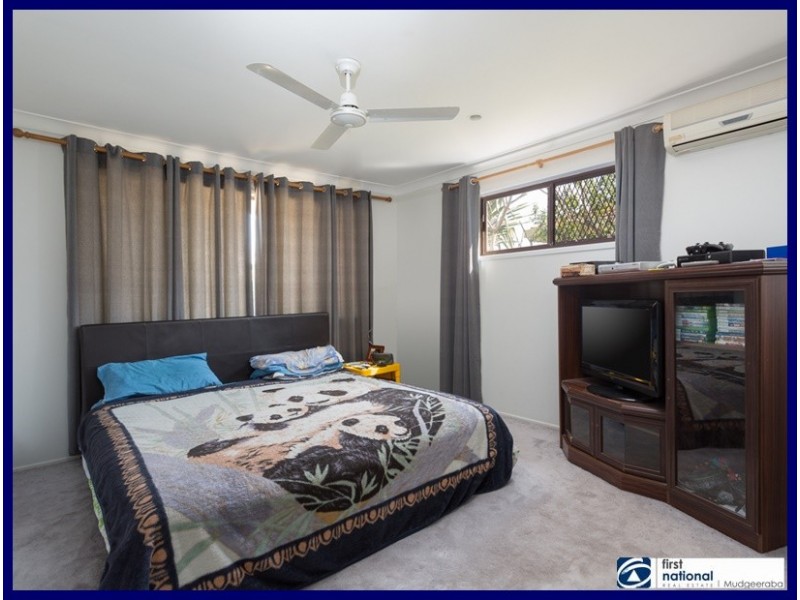 27 Southerly Street, Mermaid Waters QLD 4218