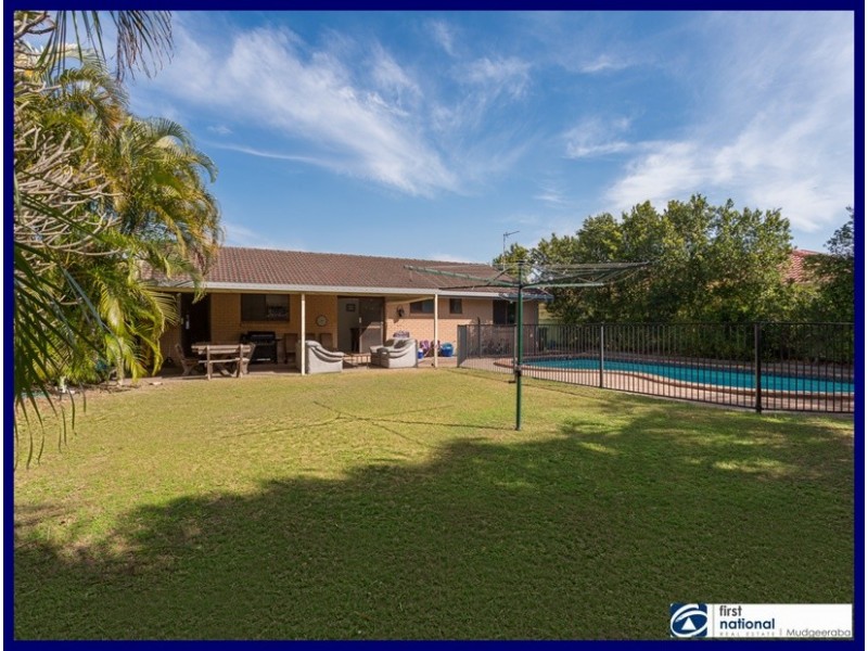 27 Southerly Street, Mermaid Waters QLD 4218