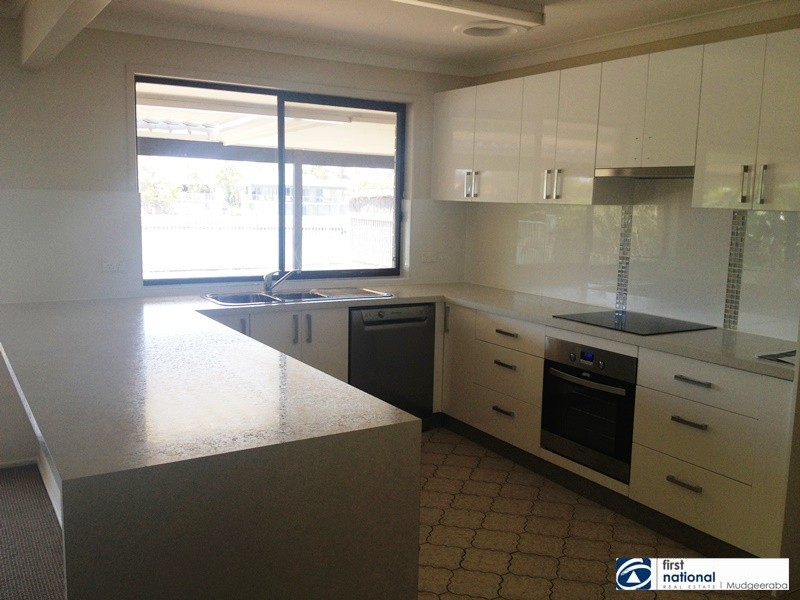 26 Ayrshire Ave, Benowa QLD 4217