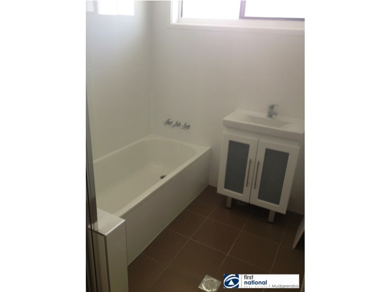 26 Ayrshire Ave, Benowa QLD 4217
