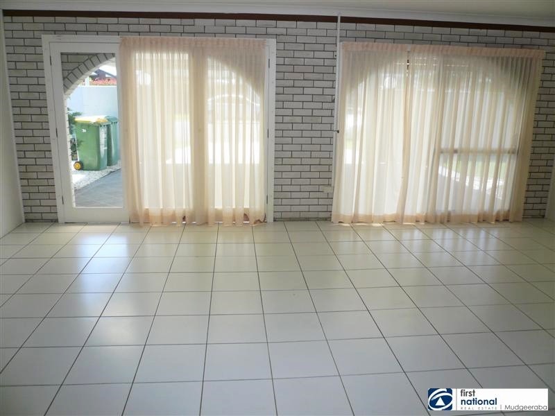 26 Ayrshire Ave, Benowa QLD 4217