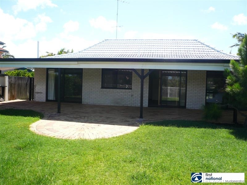 26 Ayrshire Ave, Benowa QLD 4217