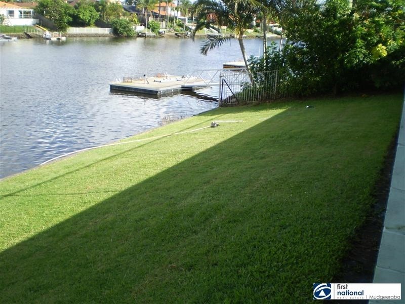 26 Ayrshire Ave, Benowa QLD 4217