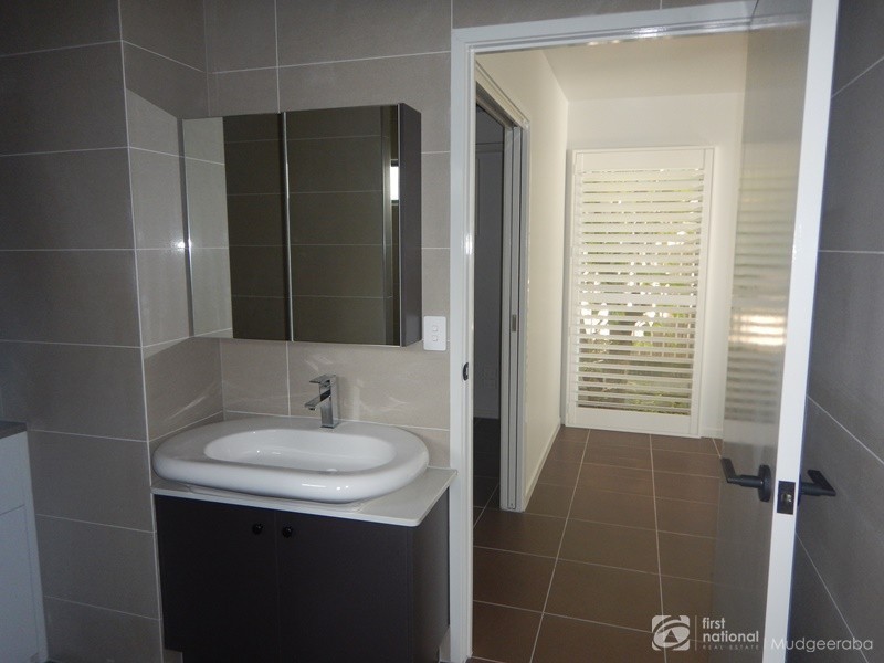 10 Sarath Street, Mudgeeraba QLD 4213