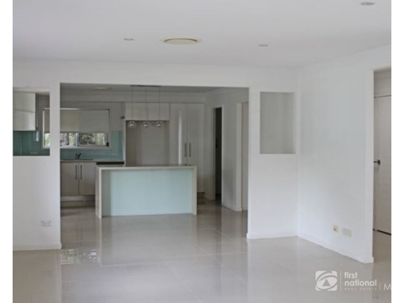 24 Kingfisher Crescent, Burleigh Waters QLD 4220