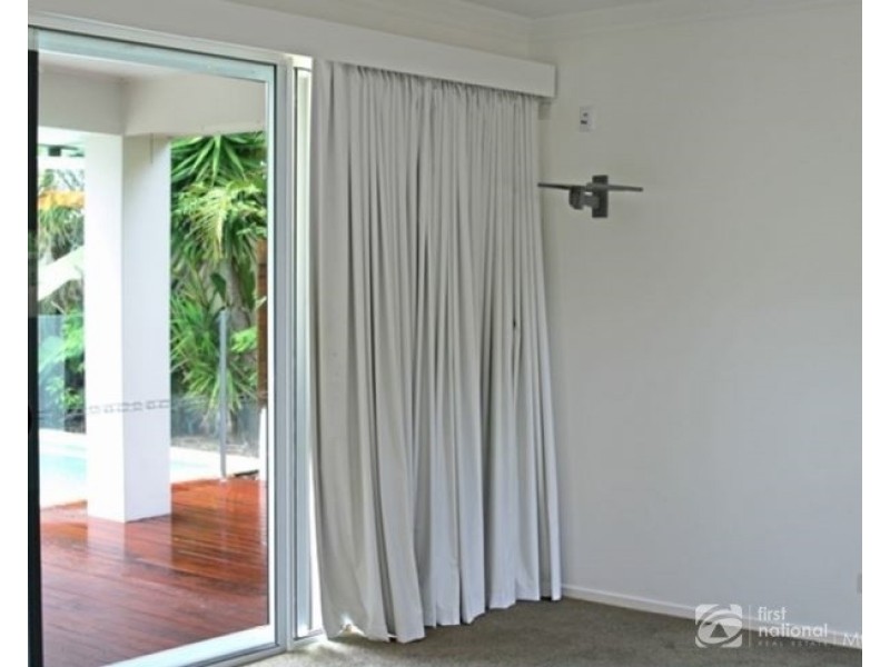 24 Kingfisher Crescent, Burleigh Waters QLD 4220
