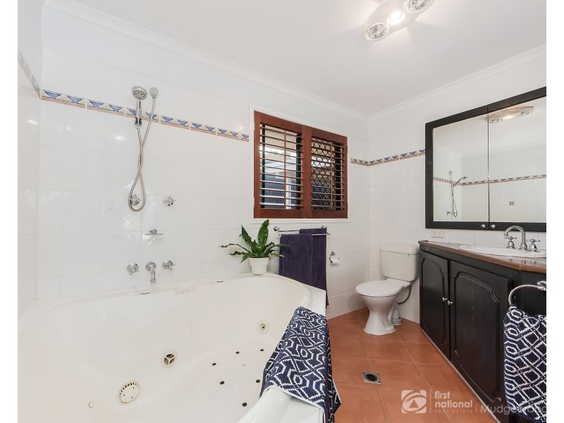 6 Parklake Drive, Mudgeeraba QLD 4213